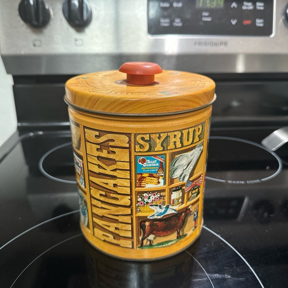 Vintage 1983 Quaker Oats tin